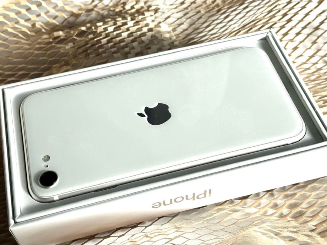 超美品Apple iPhone SE3 スターライト 256GB 84%