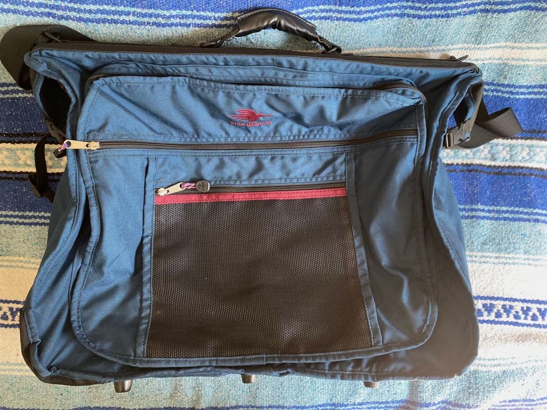 kiva トラベル　ガーメント　バッグ