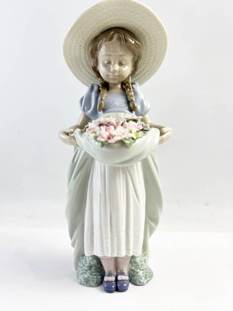 美品 LLADRO リヤドロ  フィギュリン 陶器 6756 たくさん摘めたよ