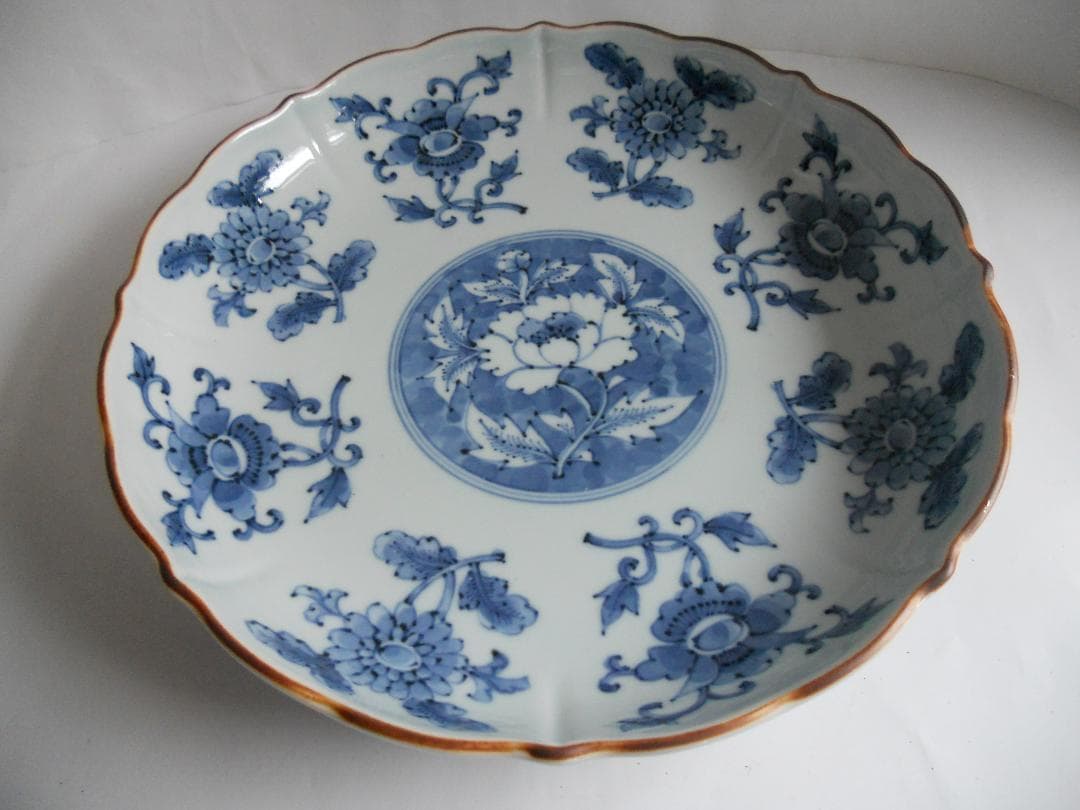 古伊万里 染付 草花文 牡丹 超希少 大皿 です。